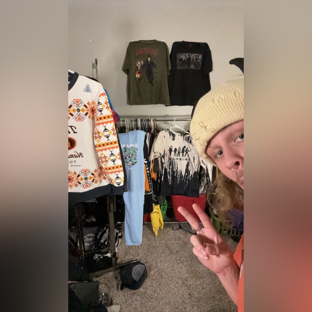 LIVE SHOW ITEM